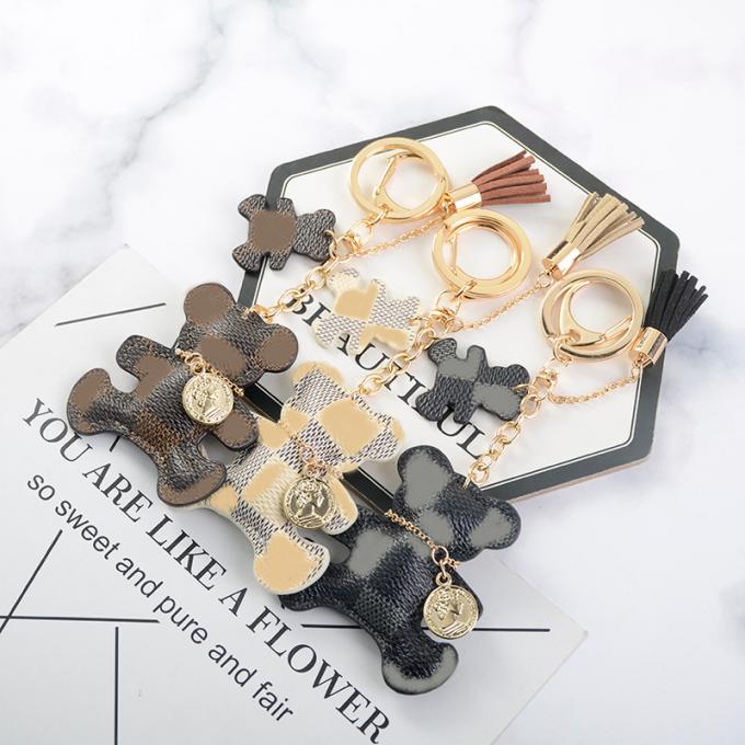 卸し売り革くま犬のKeychainの吊り下げ式袋は女性のための付属品のダイヤモンドくまKeychain Keychainsを飾る