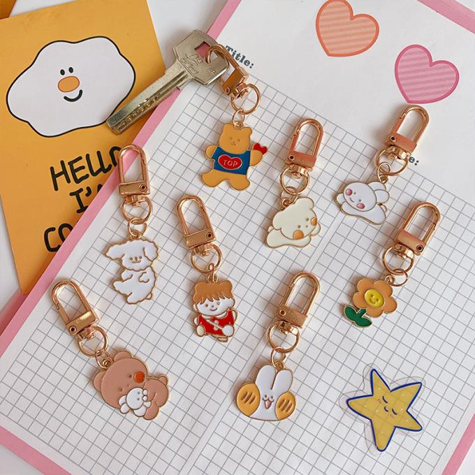 卸し売りウサギのKeychainの小さい花の金属の吊り下げ式袋は女性のための付属品のかわいい漫画Keychainsを飾る
