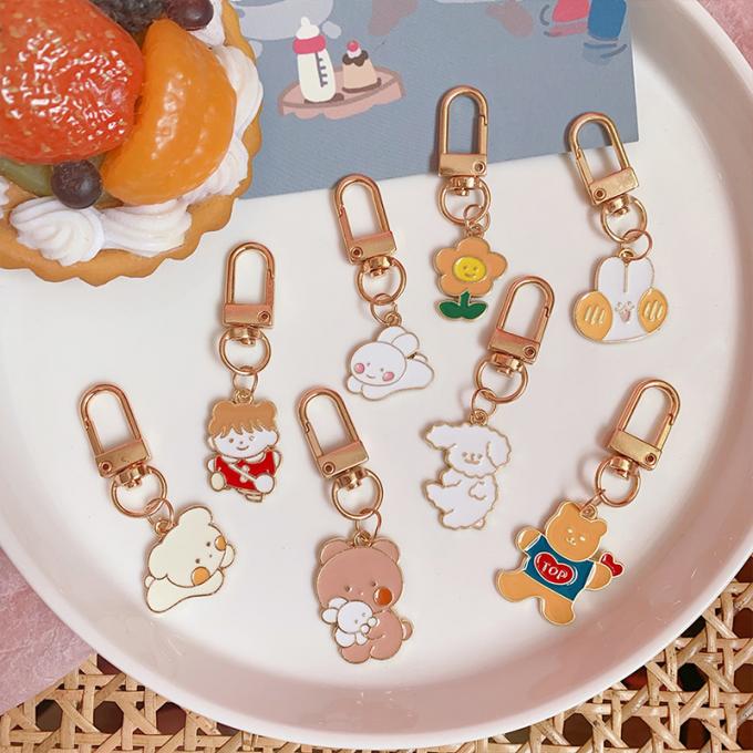 卸し売りウサギのKeychainの小さい花の金属の吊り下げ式袋は女性のための付属品のかわいい漫画Keychainsを飾る